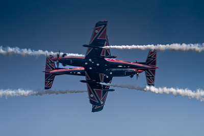 2 Royal_20Australian_20Air_20Force-Roulettes-Bryan_20Wong-PlanesPortrait-1.jpg